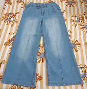 Wide leg light weight stretchable casual blue jean