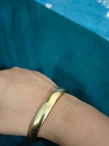 Elegant Gold Bangle Bracelet