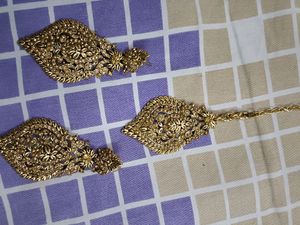 Diamond Shape Mang tika with Earrings