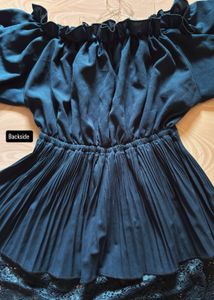Elegant Off-Shoulder Pleated Tunic Top,size M