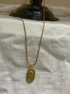 Anti tarnish Elegant Gold Tone Flower Pendant Neck
