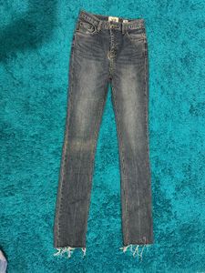Stylish High-Waisted Denim Jeans