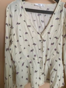 Chic Floral V-Neck Button-Up top