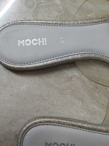 Free delivery - Mochi Silver Glitter flats