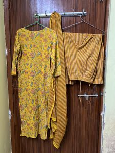 Kurta Set With Chunni