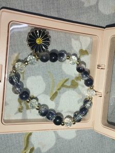 Daisy Charm Beaded Bracelet