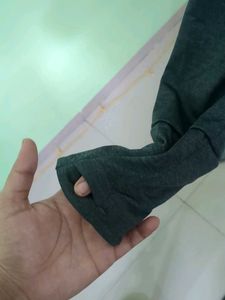 Performax gym tee with thumbholes