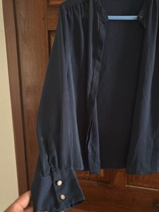 Vanheusen Elegant Navy Blue Top