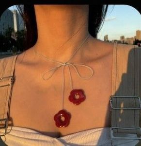 Unique Flower Pendant Necklace
