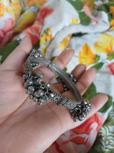 Brass silverlookalike ghungroo openable Bangle