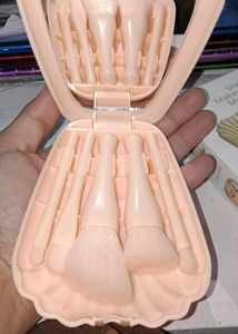 Cute Shell Makeup Brush Set with Mirror