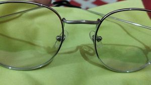 Eyeglass