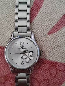 116.Elegant Women's Silver Watch