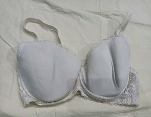 💛 White Lace Trim Padded Bra