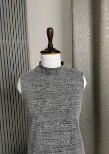 NWOT Banana Republic Mock Neck Top