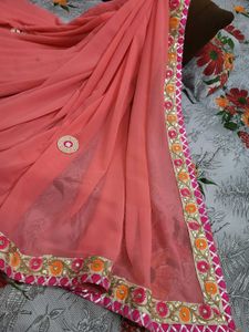 Beautiful Peach Saree with Heavy border nd Buttey❤