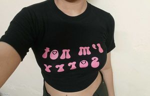 Black cropped graphic t-shirt