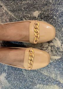 Stylish Nude Loafers with Gold Chain