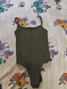 💚 Olive Green Ribbed Bodysuit DM if interested! ✨