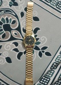 Elegant Gold Tone Watch