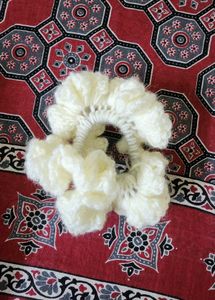 Cream Fuzzy Hair Scrunchie Set