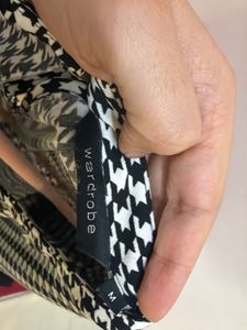 Houndstooth Print Puff Sleeve Top