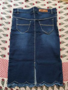 Stylish Dark Wash Denim Midi Skirt