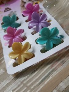 Cute Flower Hair Claw Clips (Set of 6)