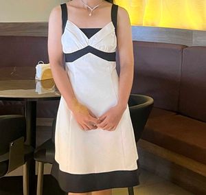 Chic White &amp; Black A-line Dress