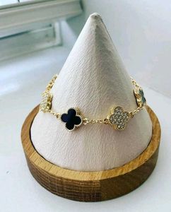 Elegant black Clover Bracelet anti-tarnish