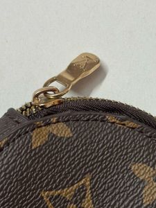 replica LV coin pouch+ labubu keychain