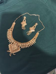 Elegant Gold Necklace and Earrings Set
