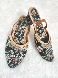 🎀 Combo-3 Assorted Flats and Sandals 🥰