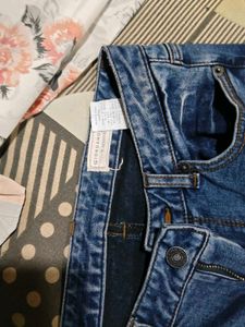 Stylish Blue Denim Jeans &amp; Grey Top Set
