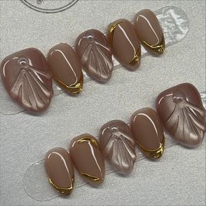 Golden Pearl Shell Press-On Nails 🐚✨