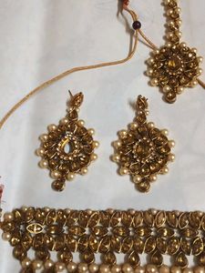 Exquisite Kundan Necklace Set with Earrings &amp; Maan