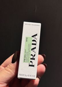 Prada Light Glowing lip color U016 Rose