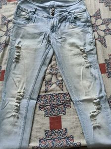Light Wash Ripped Skinny Jeans