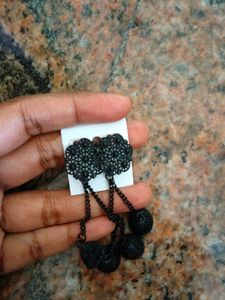 STYLISH BEAUTIFUL PRETTY EARRINGS ?