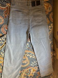 Light Wash Wide Leg Jeans (28) SIZE