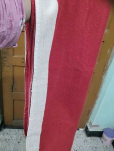 Cozy Red &amp; White Bath Towel