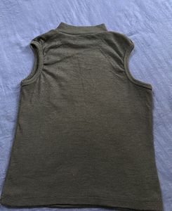 Sleeveless black Top