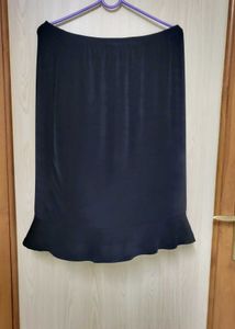 Chic Black Ruffle Hem Skirt Knee Length