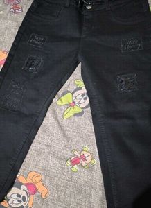 Black Jeans with Patch Details capry