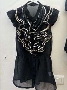Chic Black Ruffled Sleeveless Top