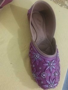 Embellished Juttis/Mojaris