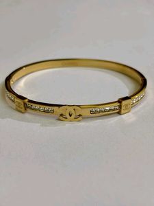 Elegant Gold Bangle Bracelet