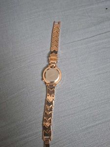 Elegant Rose Gold Watch with Animal Motif