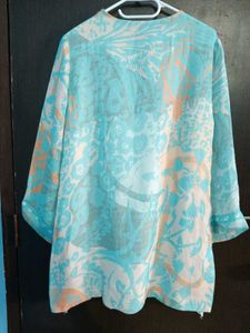 🌸Floral Print Top Size Medium