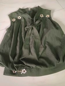 Girls Green &amp; Yellow Pleated Dress Set